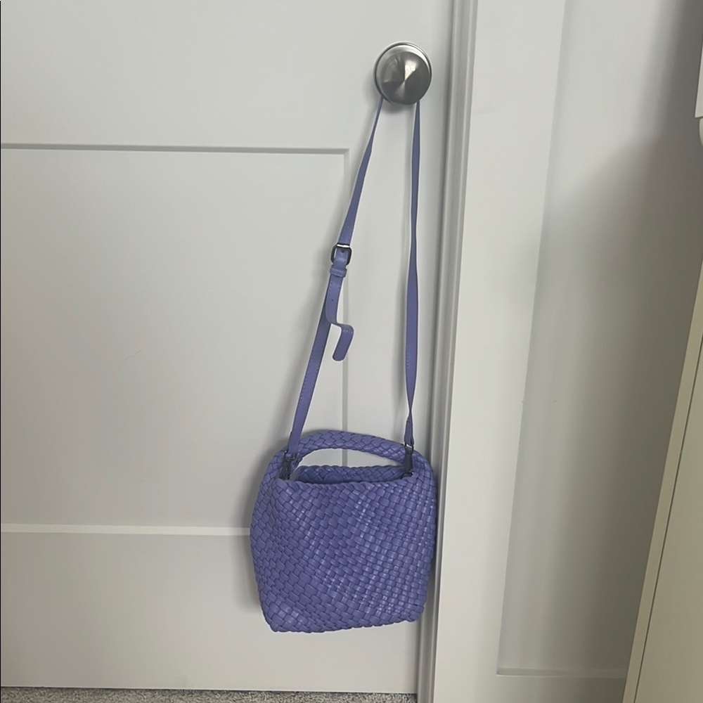 Light purple woven crossbody/shoulder bag